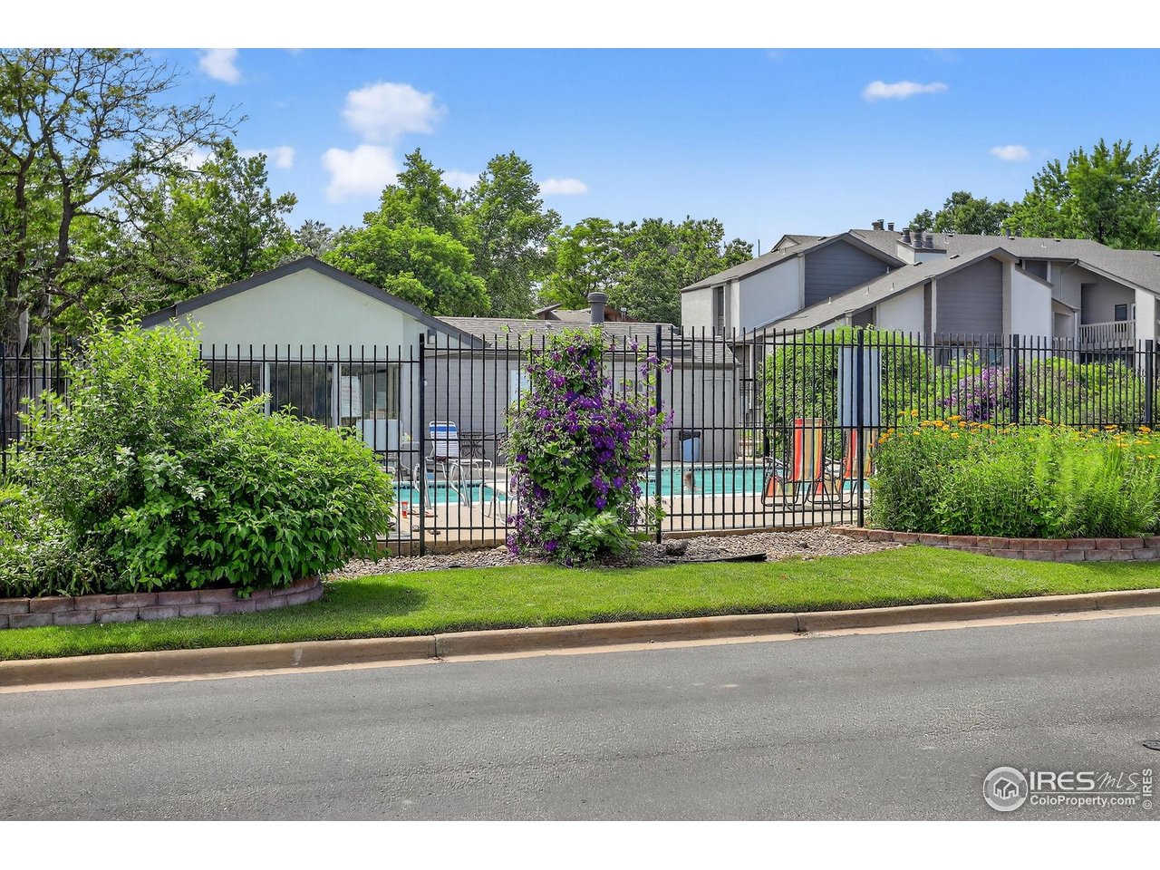 3535 28th Street, Unit 202 Boulder, CO 80301 - Photo 29 of 31 a front view of a house with a garden and plants