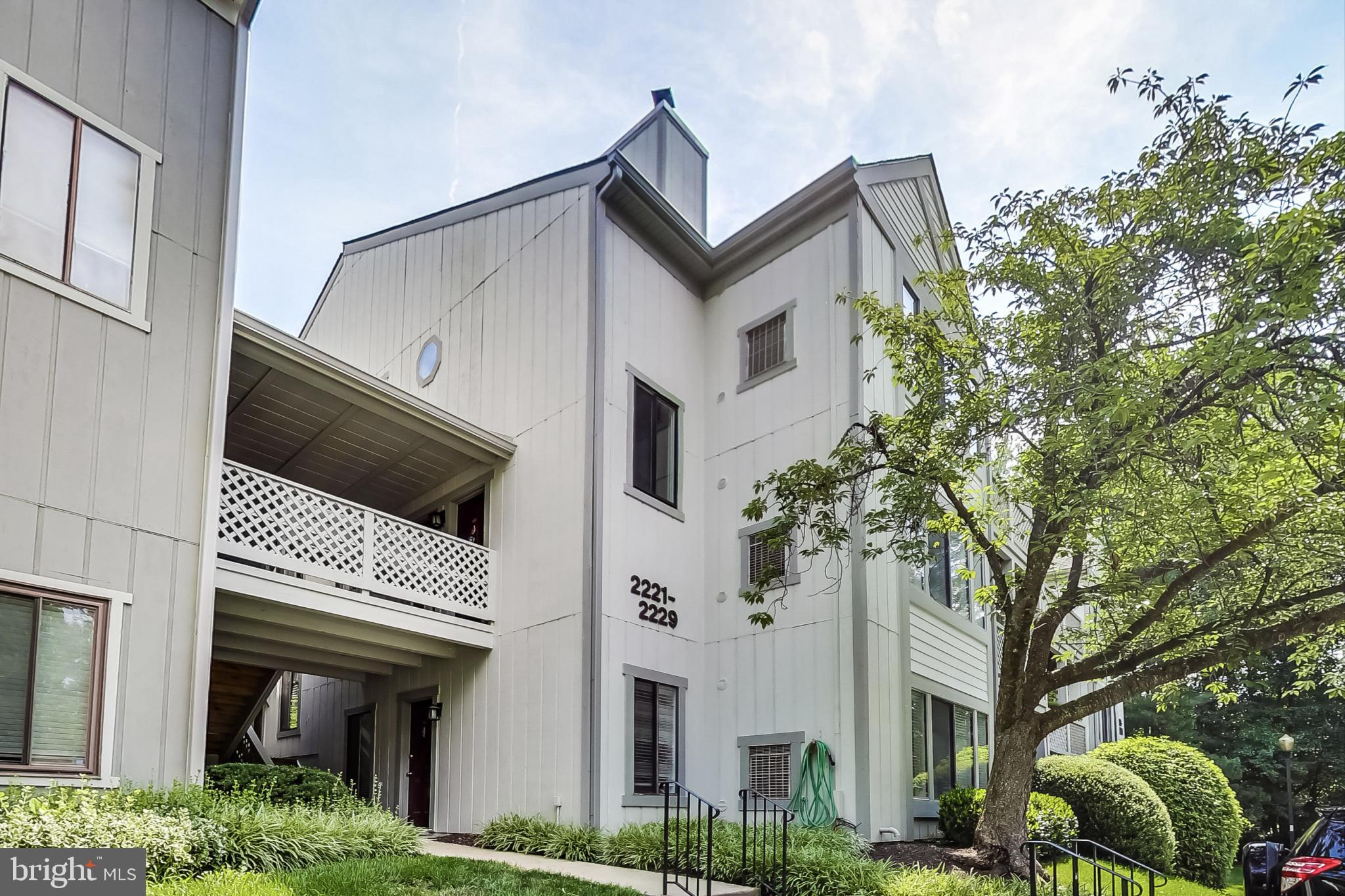 2229 Hunter's Run Drive Reston, VA 20191 - Photo 2 of 52 Gallery Image 2