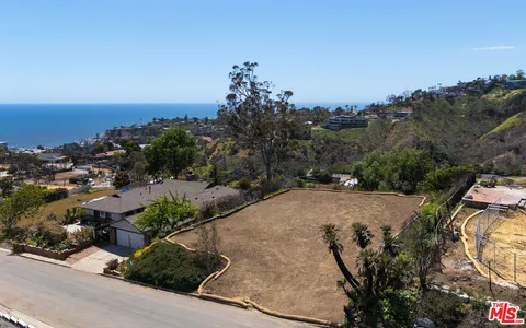 $2,200,000 | 729 Enchanted Way, Pacific Palisades, CA 90272