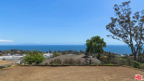$2,200,000 | 729 Enchanted Way, Pacific Palisades, CA 90272