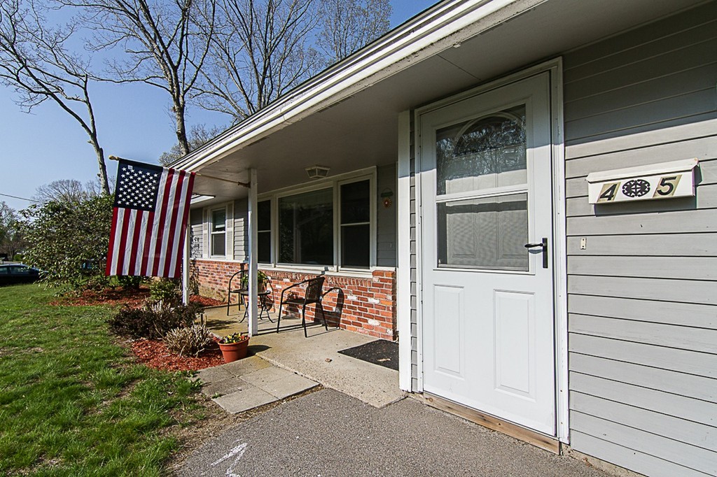 45 Yvonne Road Bellingham, MA 02019 - Photo 2 of 18 Gallery Image 2