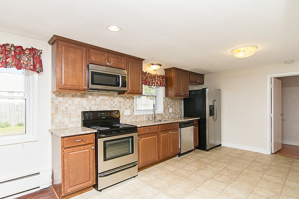 45 Yvonne Road Bellingham, MA 02019 - Photo 3 of 18 Gallery Image 3