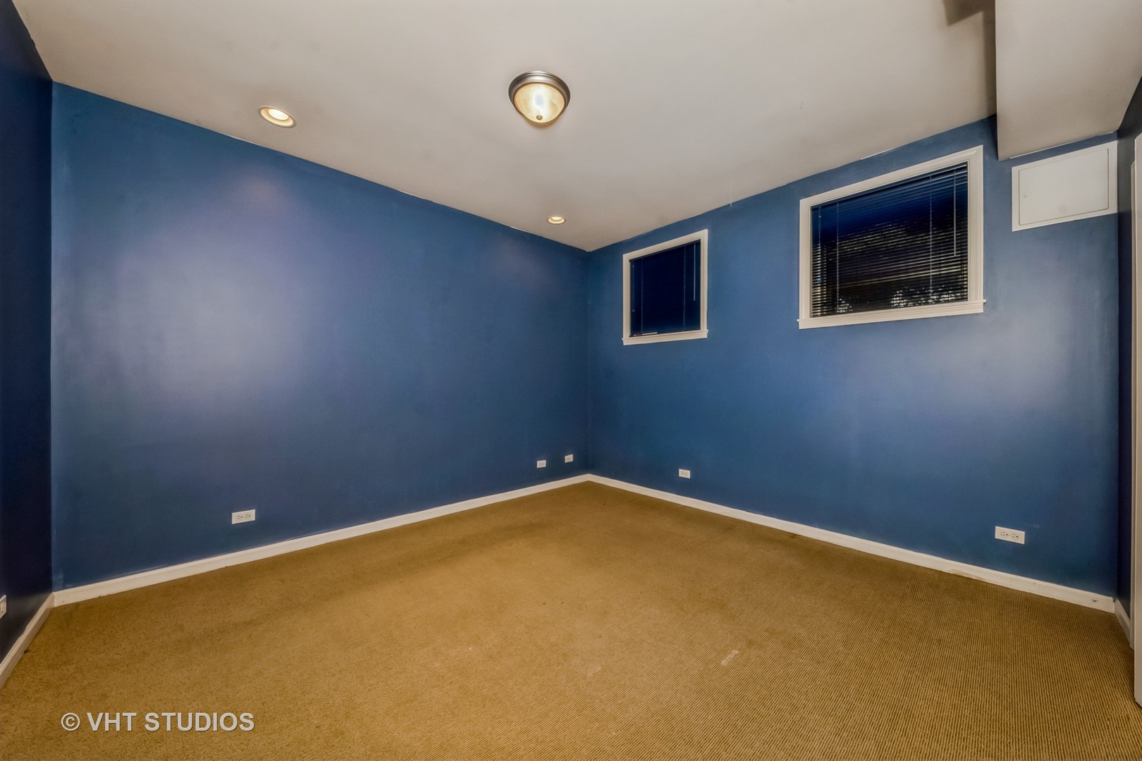 4453 South Berkeley Avenue, Unit 1 Chicago, IL 60653 - Photo 13 of 15 a view of a room with a small space