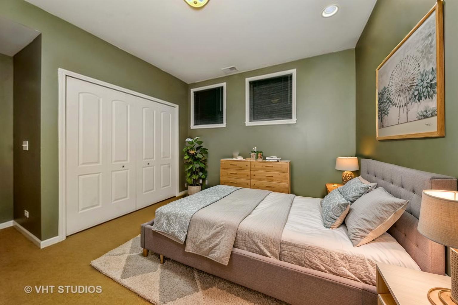 4453 South Berkeley Avenue, Unit 1 Chicago, IL 60653 - Photo 10 of 15 a bedroom with a bed and a painting on the wall