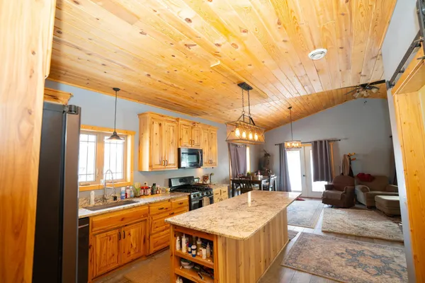$650,000 | 43950 200th Avenue, McGregor, MN 55760