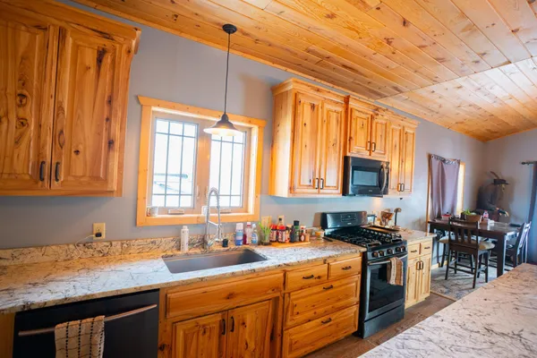 $650,000 | 43950 200th Avenue, McGregor, MN 55760