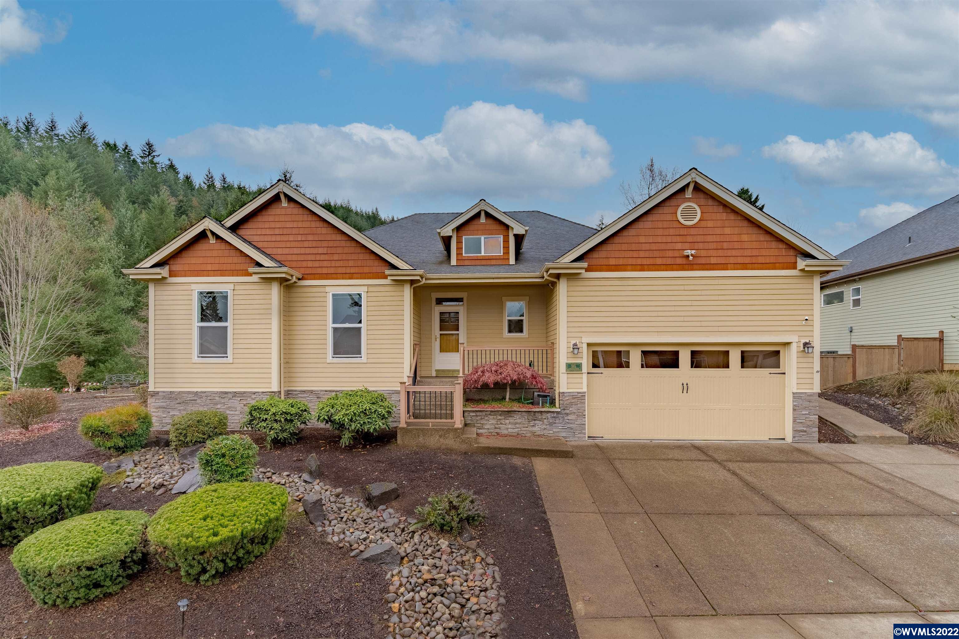 965 Pinetop Street Sweet Home, OR 97386 - Photo 1 of 27