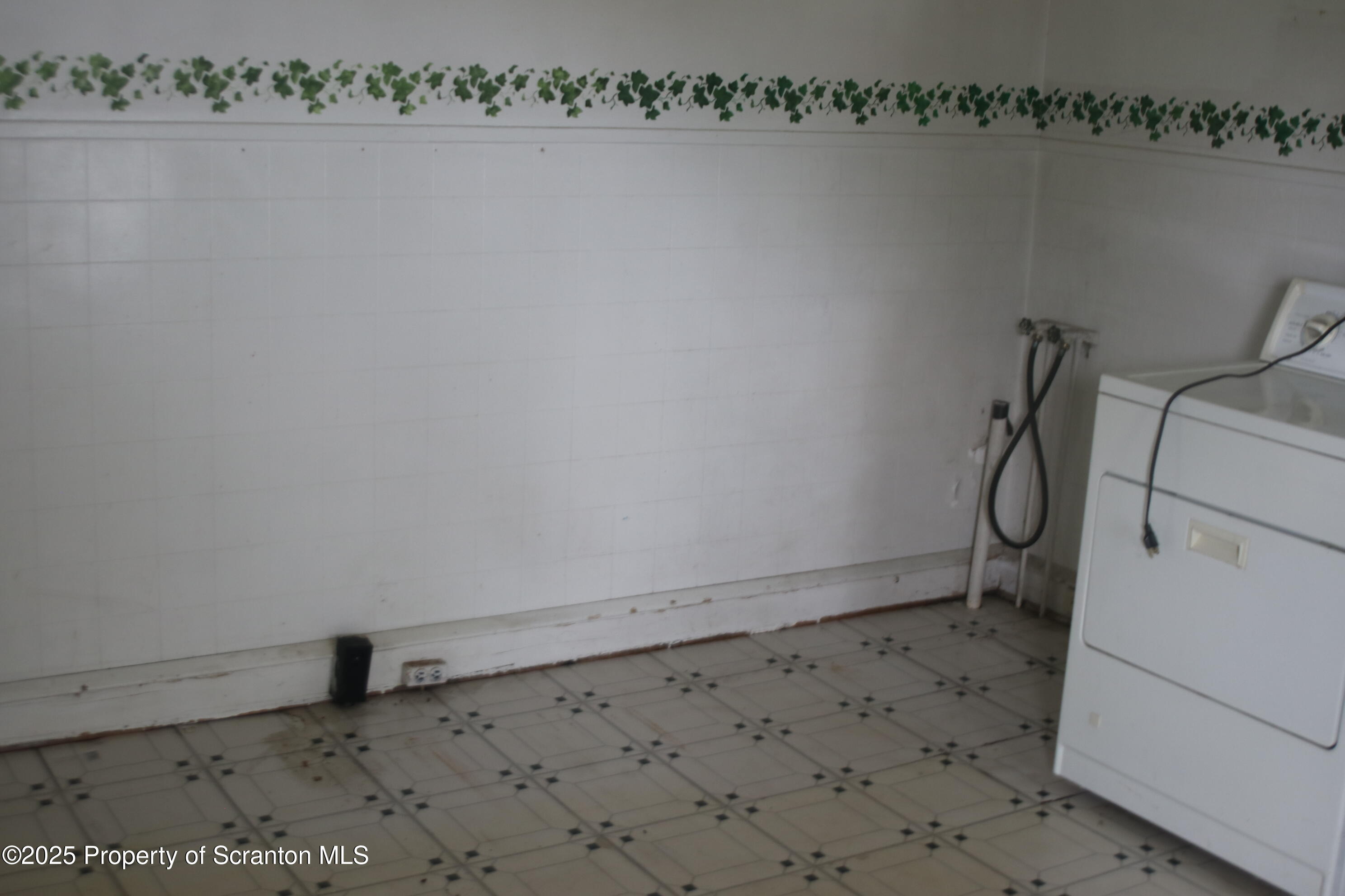 503 Moosic Road Old Forge, PA 18518 - Photo 7 of 45 IMG_0538