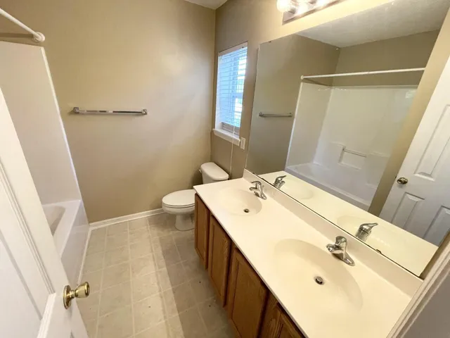 $1,825 | 7994 Shadow Oak Drive, North Charleston, SC 29406