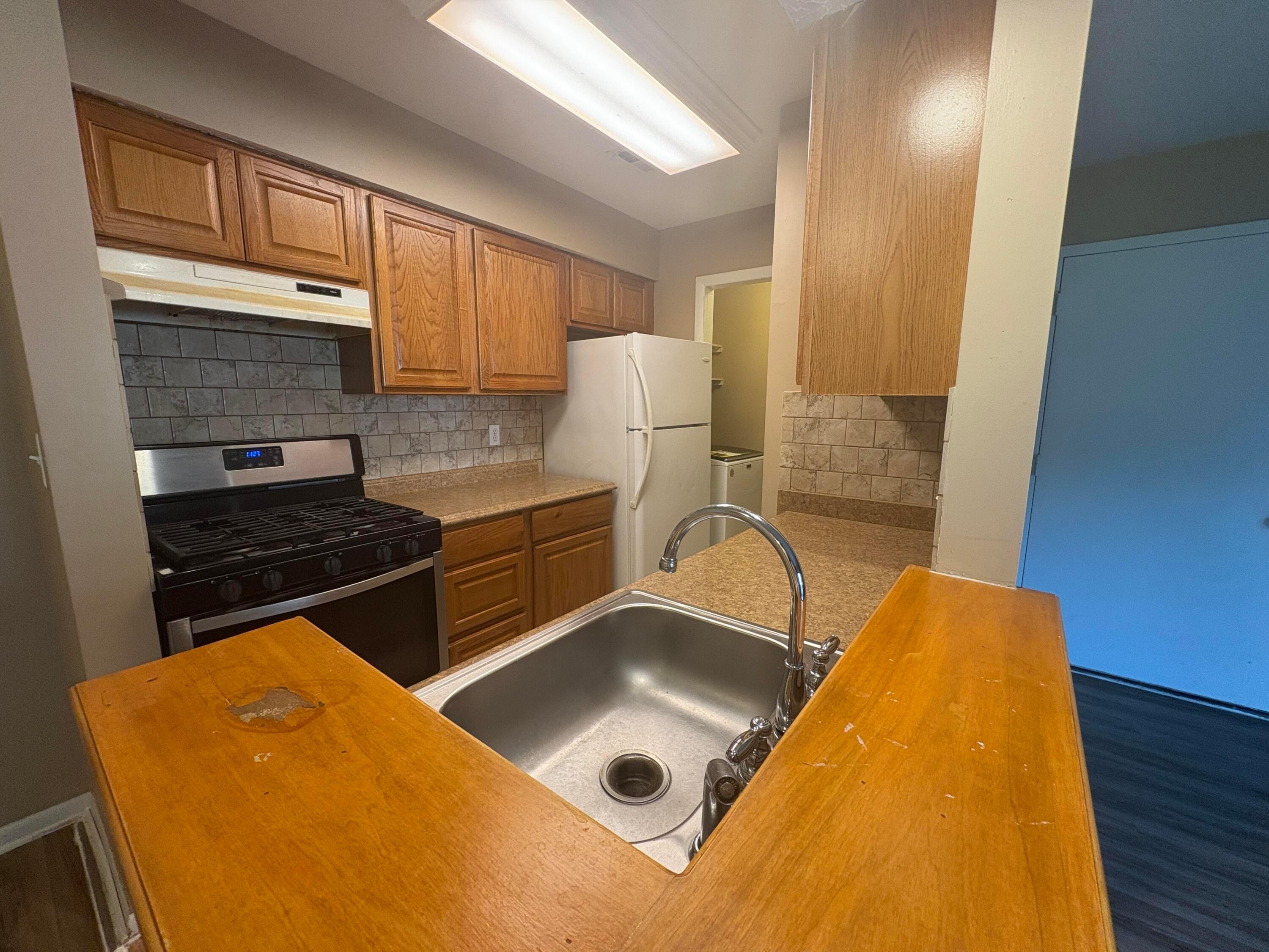 2271 Hedgerow Road, Unit 2271C Columbus, OH 43220 - Photo 10 of 23 IMG_0605