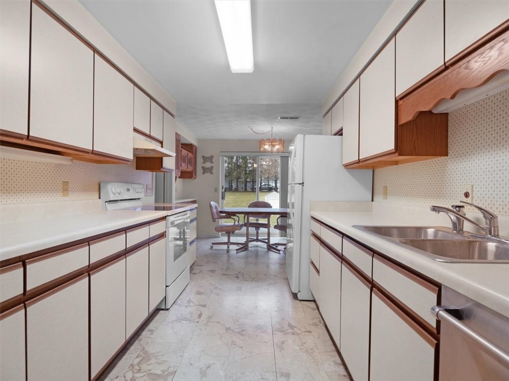 1740 Kenyon Road Ontario, NY 14519 - Photo 23 of 50