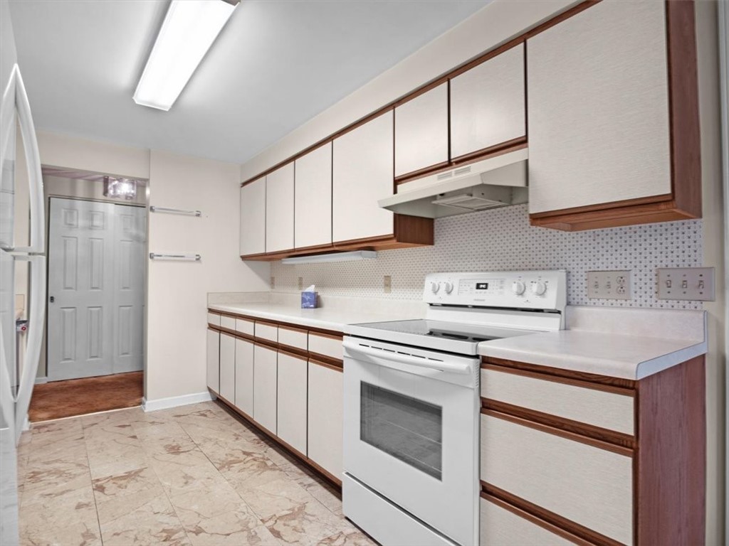 1740 Kenyon Road Ontario, NY 14519 - Photo 24 of 50