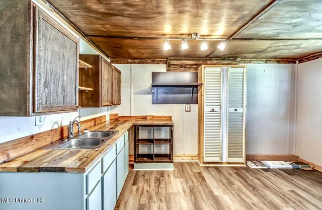 $449,500 | 1955 Jrv Brown Road, Yazoo City, MS 39194