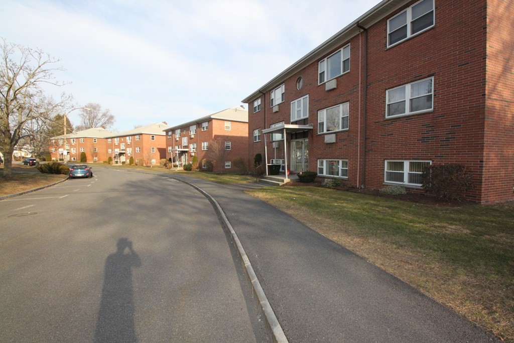 21 Warren Street, Unit B2 Waltham, MA 02453 - Photo 16 of 18