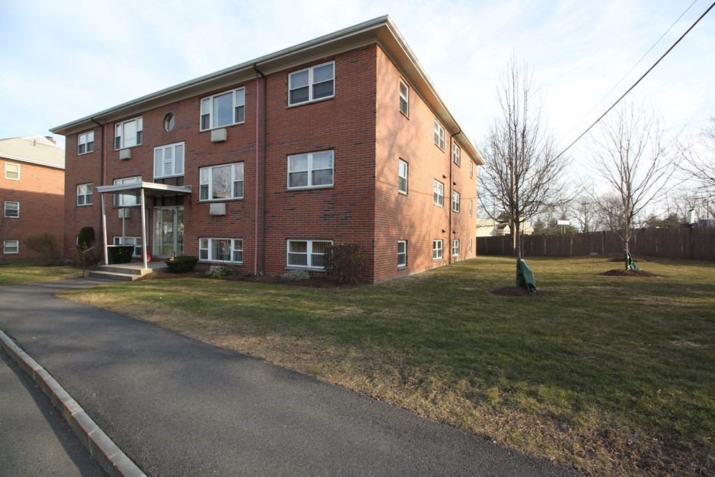 21 Warren Street, Unit B2 Waltham, MA 02453 - Photo 17 of 18