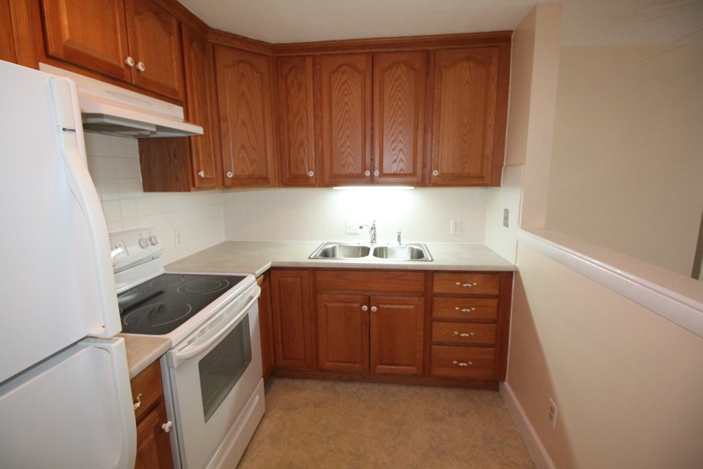 21 Warren Street, Unit B2 Waltham, MA 02453 - Photo 2 of 18