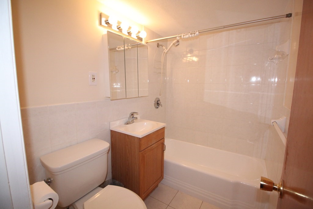 21 Warren Street, Unit B2 Waltham, MA 02453 - Photo 8 of 18