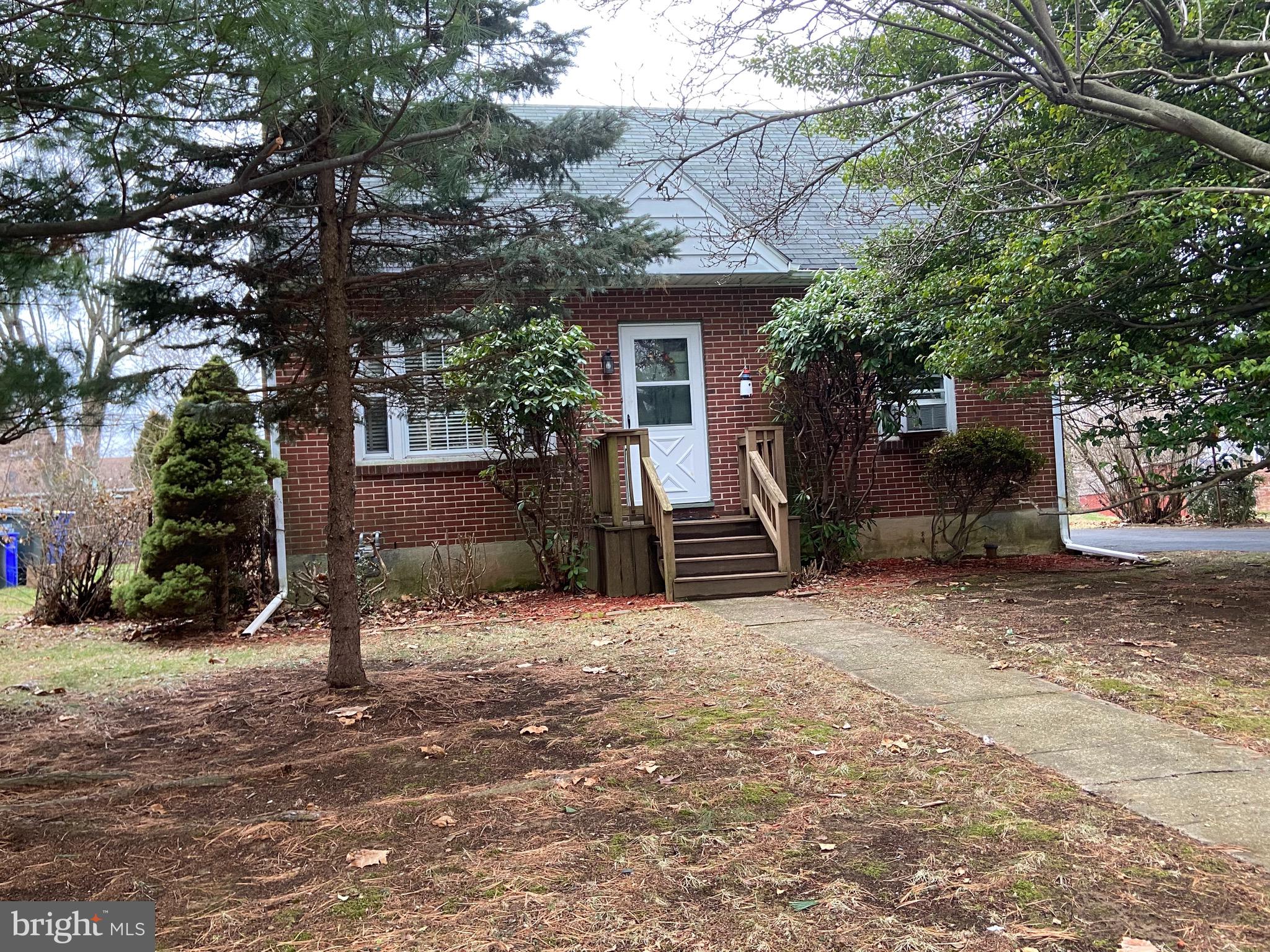 324 Pinehurst Road York, PA 17402 - Photo 1 of 25 Gallery Image 1