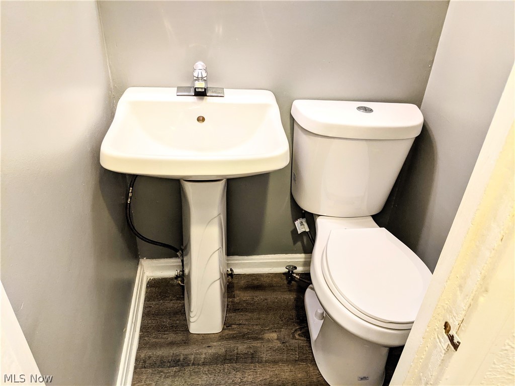 1256 Richmond Road Cleveland, OH 44124 - Photo 14 of 27 Half Bath - main level