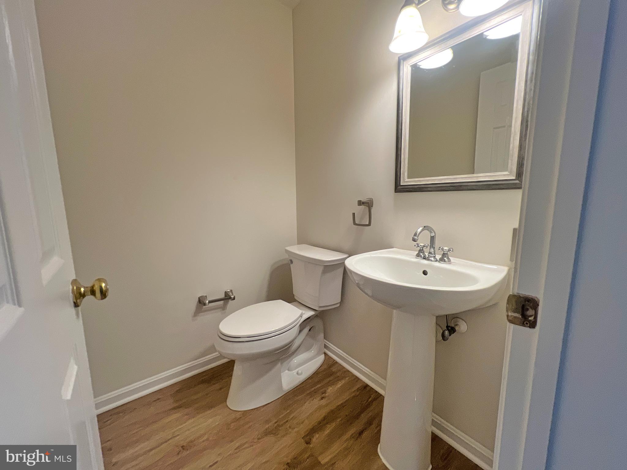 1191 Cypress Tree Place Herndon, VA 20170 - Photo 10 of 18 a bathroom with a sink toilet and a mirror