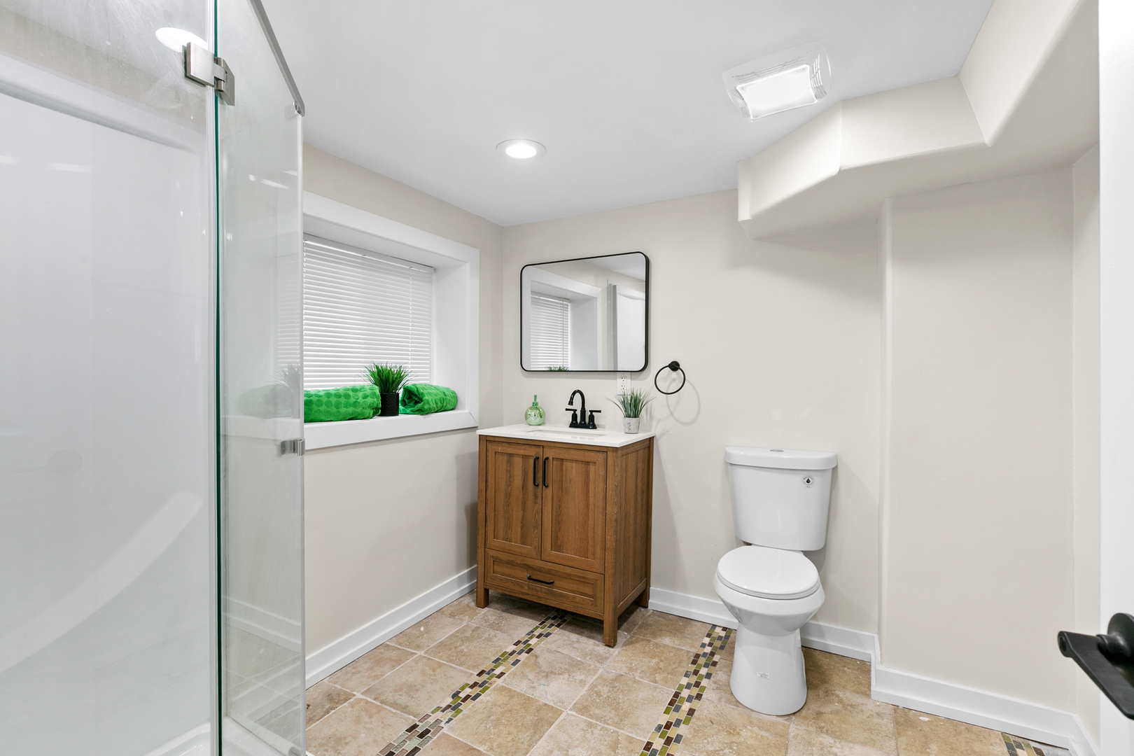 7501 South Morgan Street Chicago, IL 60620 - Photo 16 of 24 a bathroom with a toilet a sink and mirror