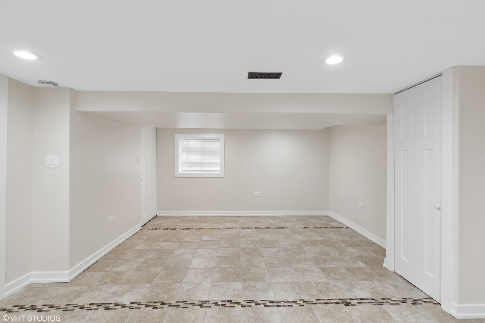 7501 South Morgan Street Chicago, IL 60620 - Photo 22 of 24 a view of room