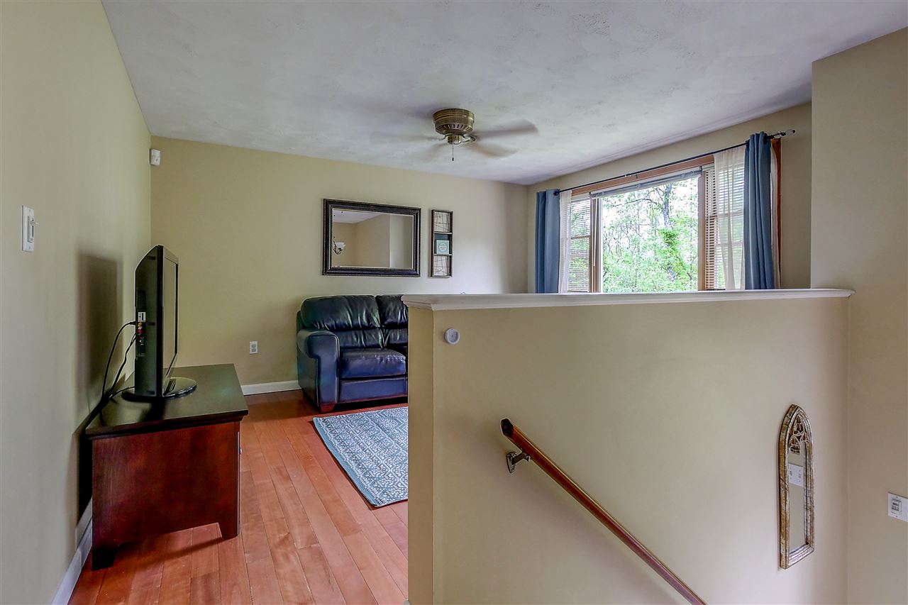 47 Wallace Road Bedford, NH 03110 - Photo 11 of 33