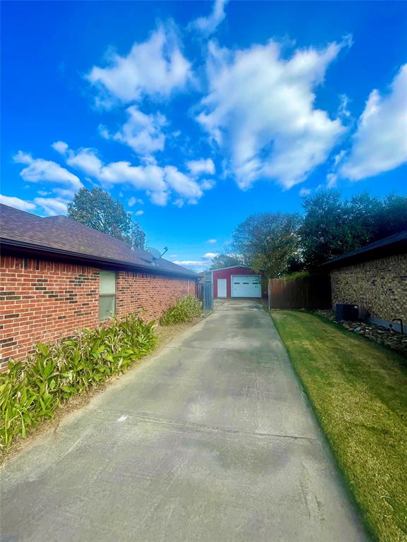 925 42nd Street Southwest Paris, TX 75460 - Photo 2 of 14 a view of a backyard with green space