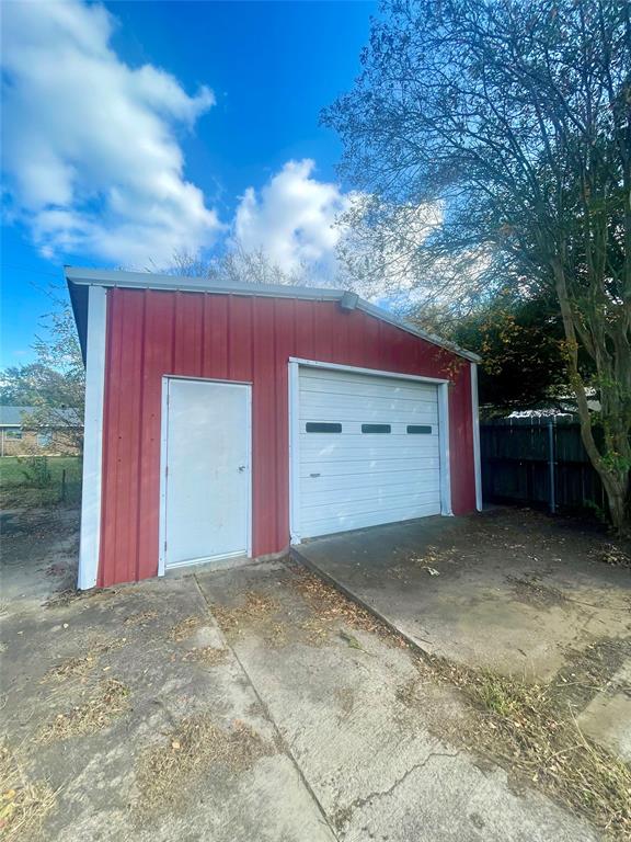 925 42nd Street Southwest Paris, TX 75460 - Photo 4 of 14 a view of a yard