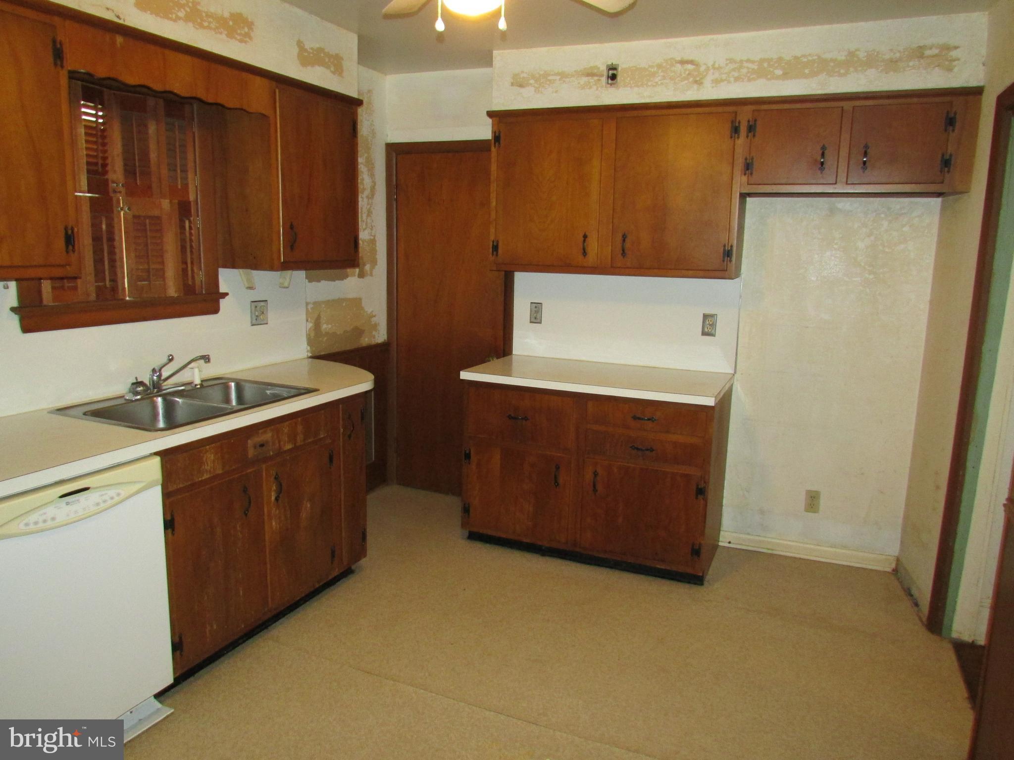 105 West 7th Avenue Ranson, WV 25438 - Photo 17 of 23 Kitchen