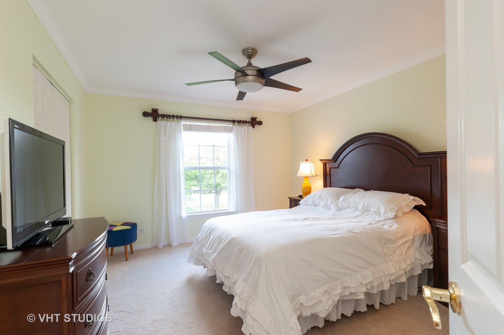 3148 Concord Lane Wadsworth, IL 60083 - Photo 11 of 19 a bedroom with a bed and a flat screen tv