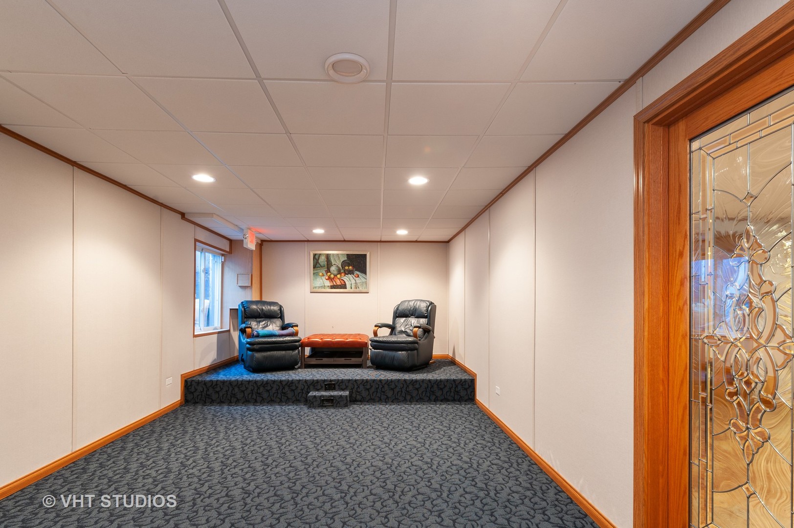 3148 Concord Lane Wadsworth, IL 60083 - Photo 15 of 19 a living room with a couch and a window