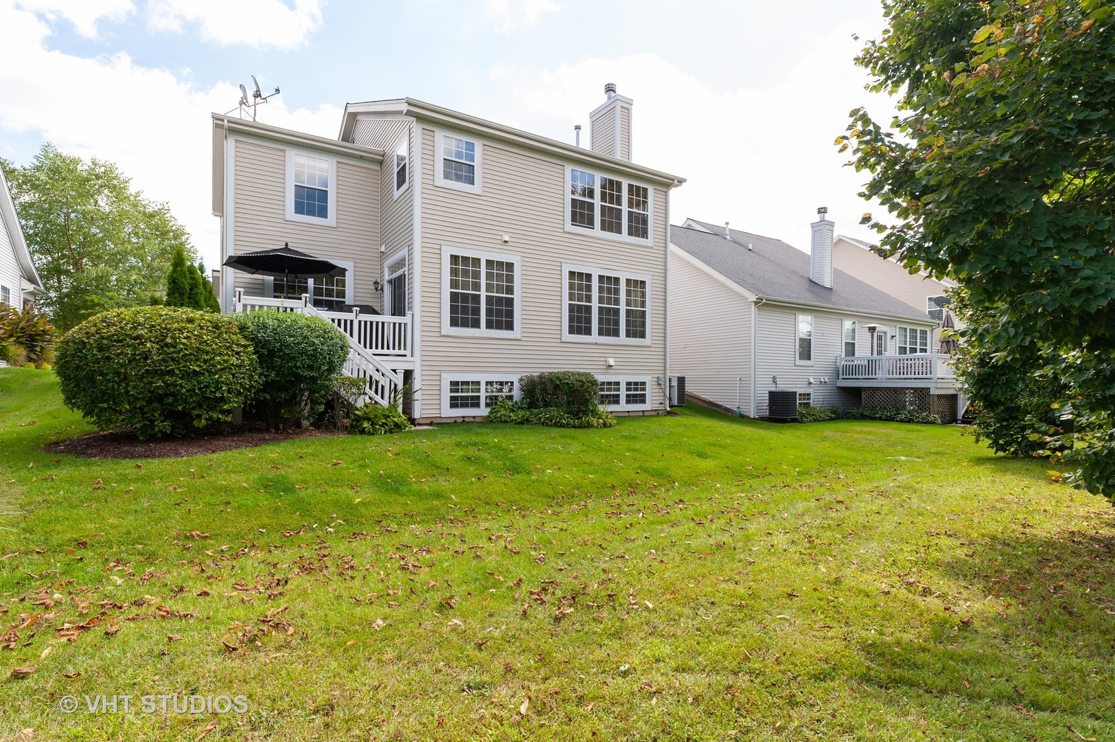 3148 Concord Lane Wadsworth, IL 60083 - Photo 16 of 19 a front view of a house with a garden