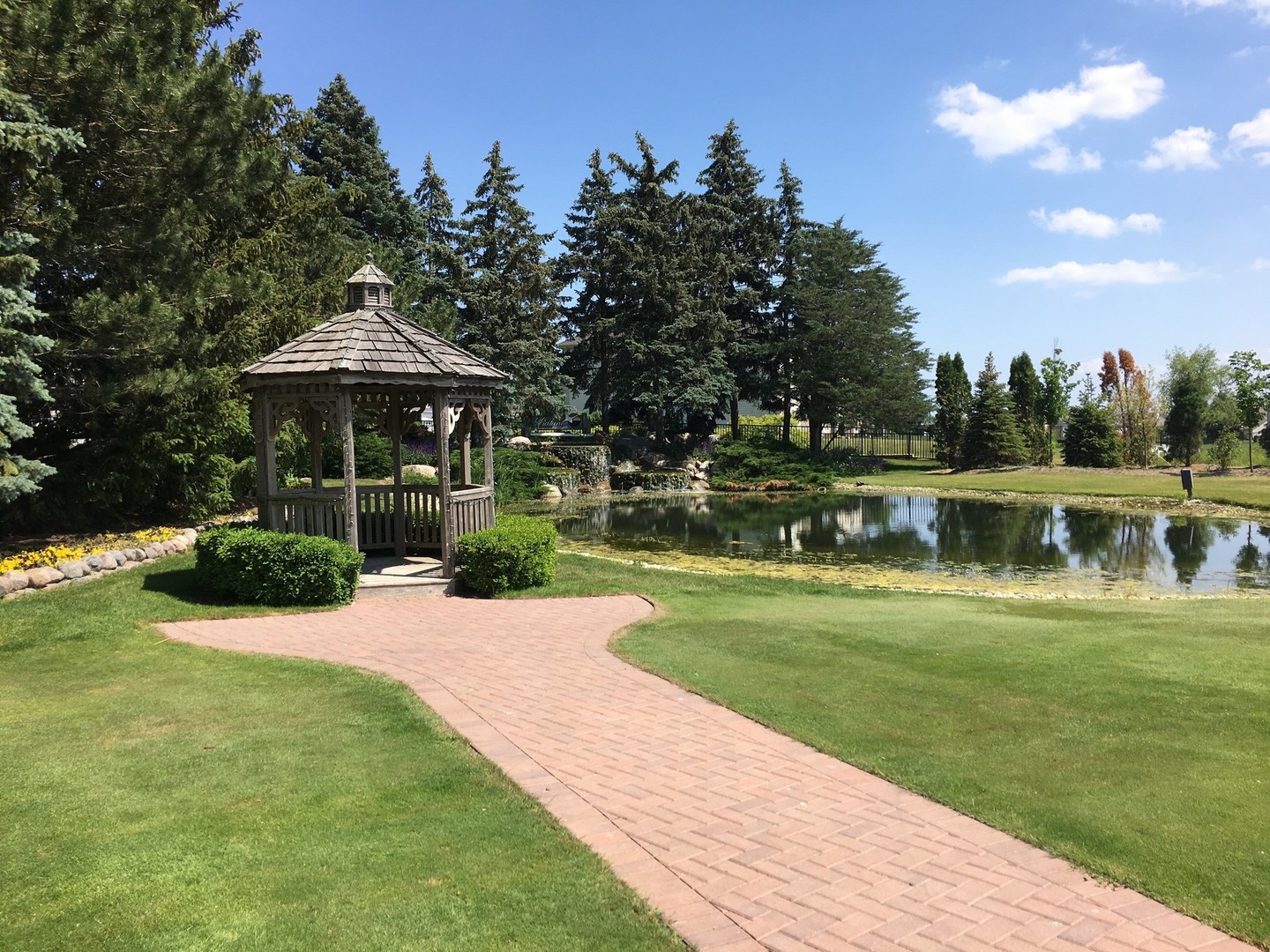 3148 Concord Lane Wadsworth, IL 60083 - Photo 18 of 19 a view of a patio with a table and chairs under an umbrella