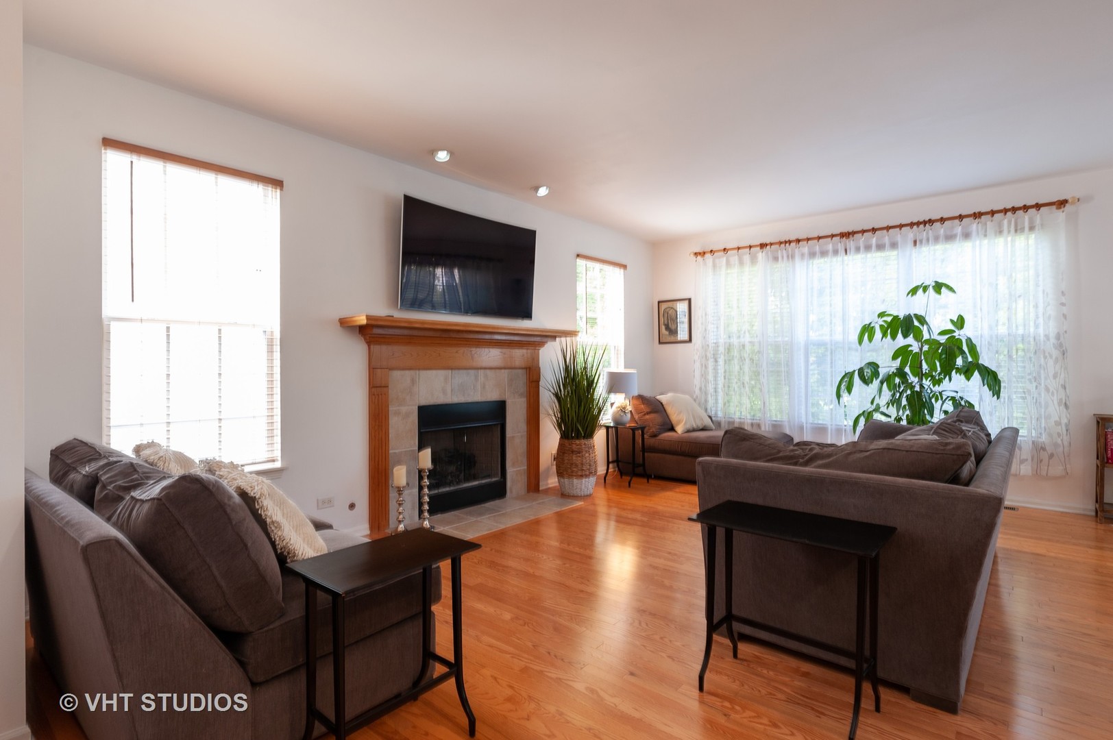 3148 Concord Lane Wadsworth, IL 60083 - Photo 7 of 19 a living room with furniture a flat screen tv and a fireplace