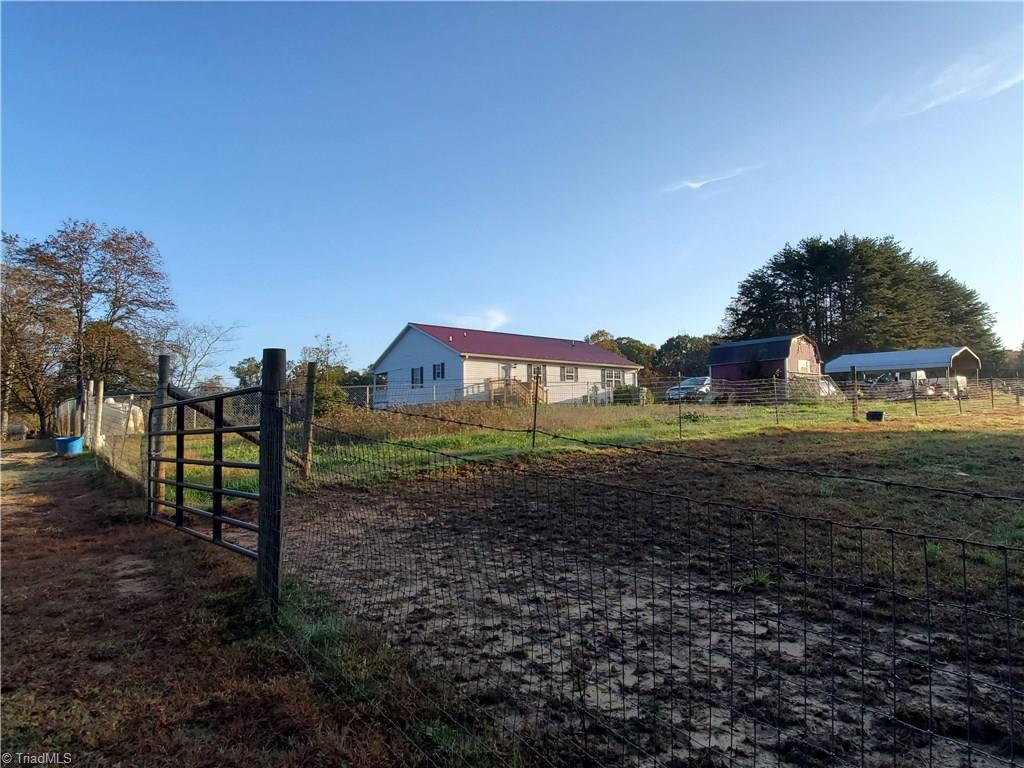 1065 Harris Farm Road King, NC 27021 - Photo 28 of 41