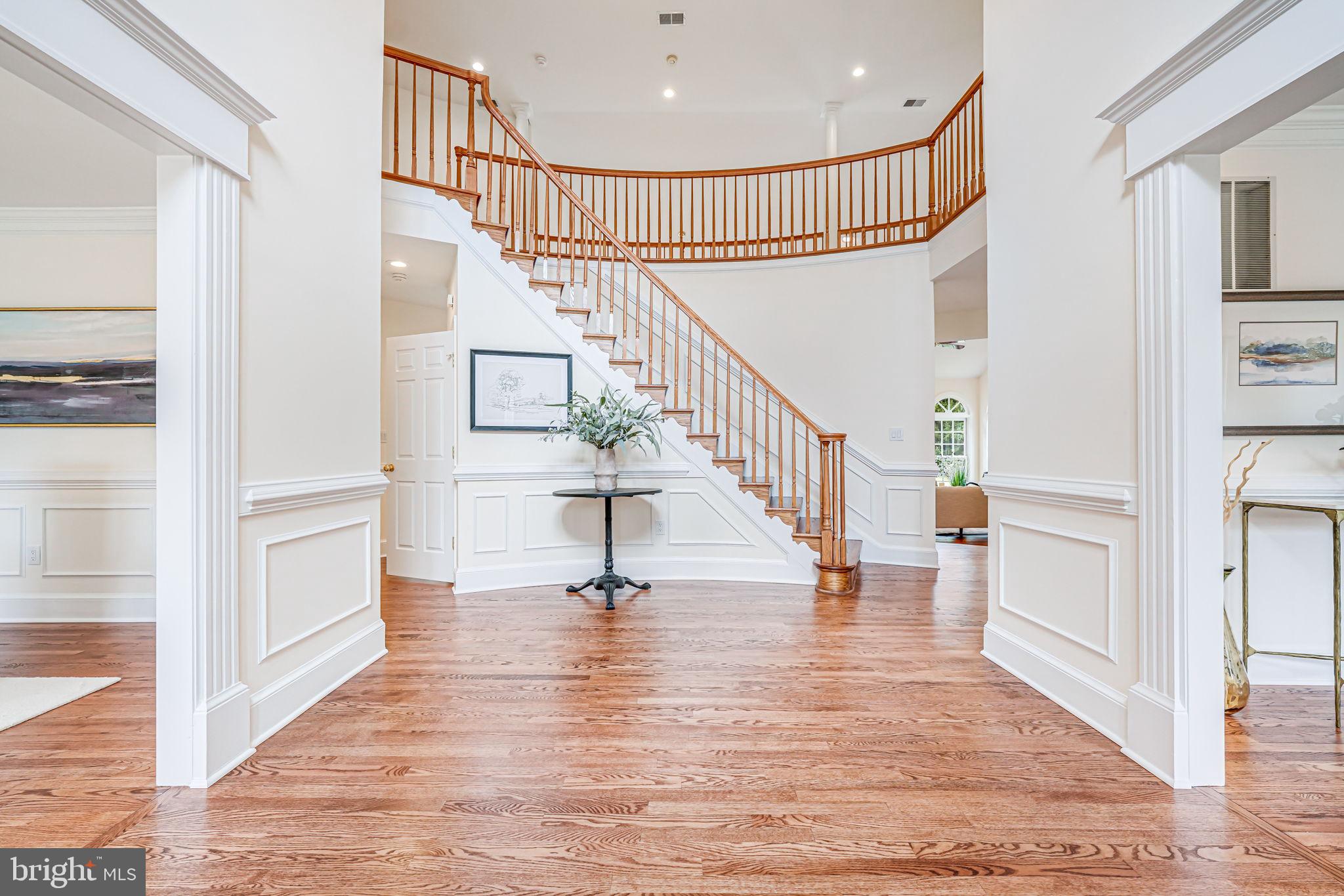 10800 Tradewind Drive Oakton, VA 22124 - Photo 4 of 77 Grand Entry