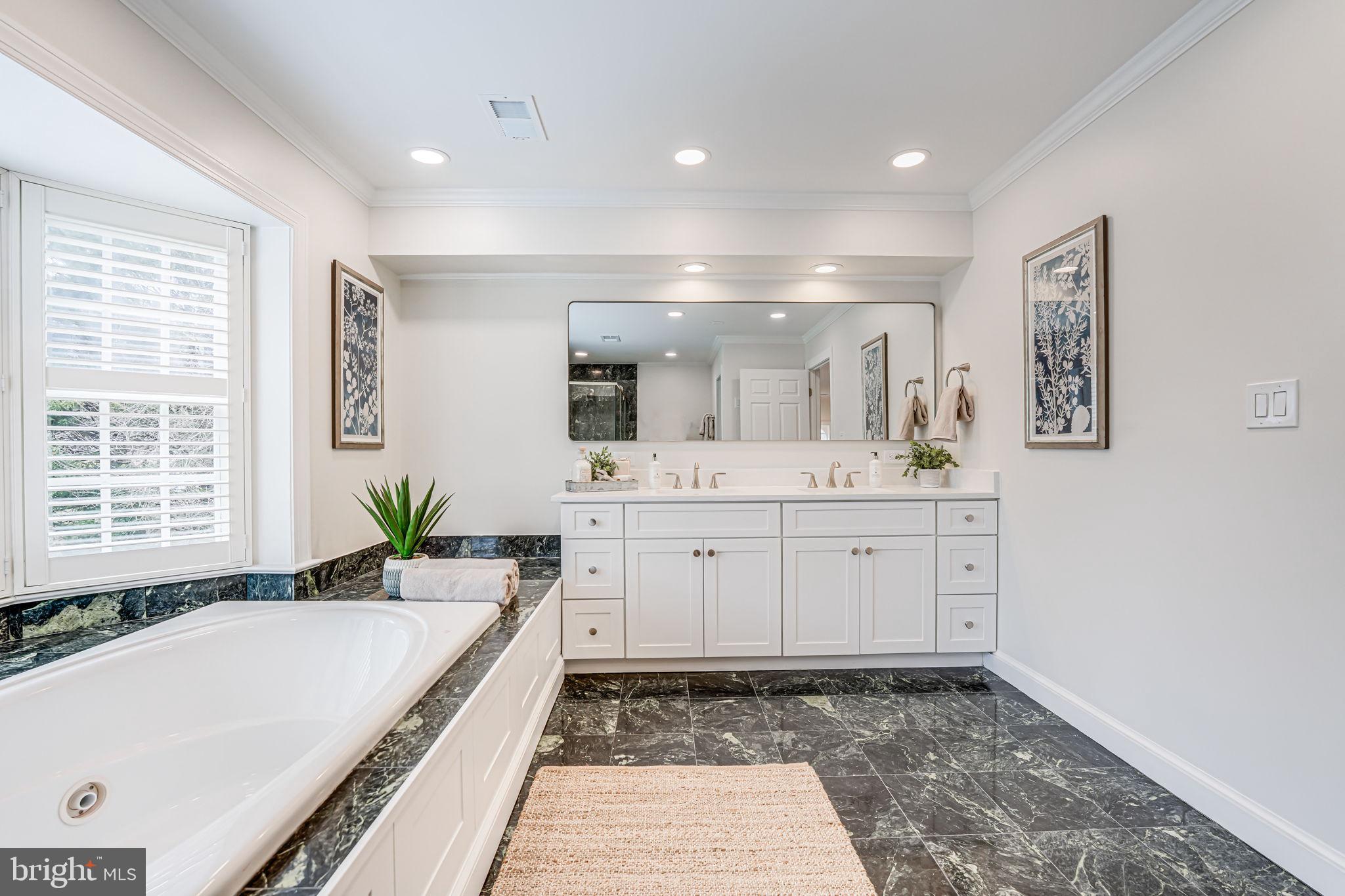 10800 Tradewind Drive Oakton, VA 22124 - Photo 42 of 77 Primary Bath