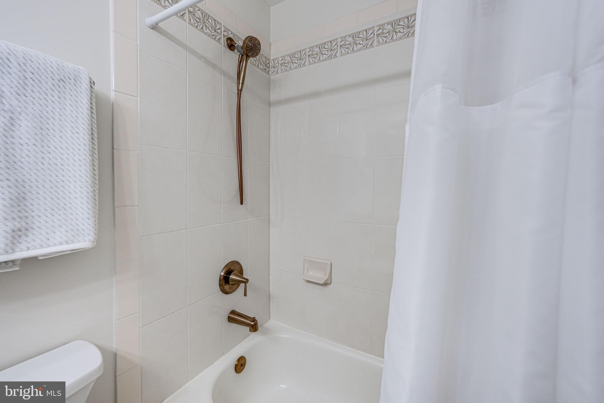 10800 Tradewind Drive Oakton, VA 22124 - Photo 49 of 77 Jack and Jill Bath