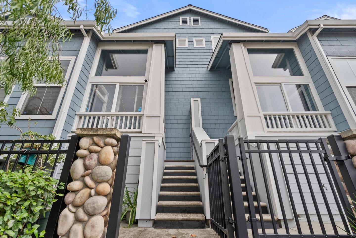 658 Kingsford Way Hayward, CA 94541 - Photo 27 of 38 a front view of a house