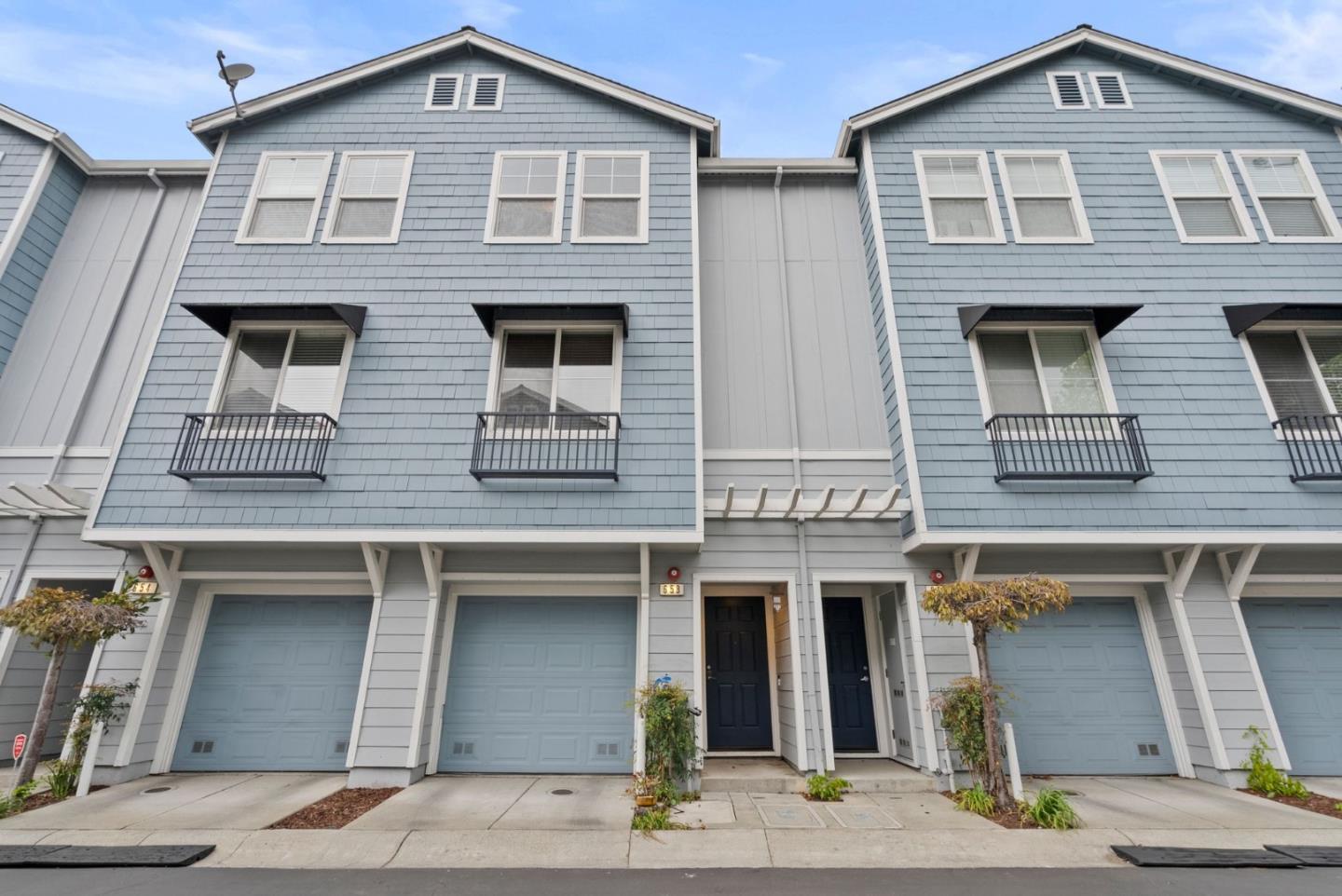658 Kingsford Way Hayward, CA 94541 - Photo 37 of 38 a front view of a house