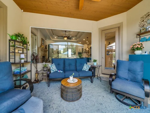 $989,500 | 121 Pond View Court, Spring Branch, TX 78070