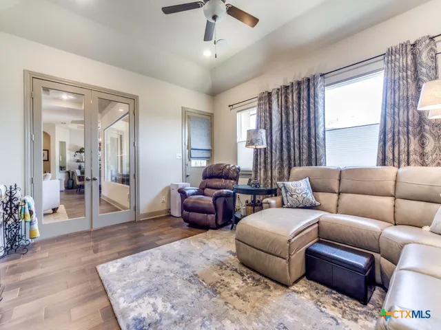 $989,500 | 121 Pond View Court, Spring Branch, TX 78070