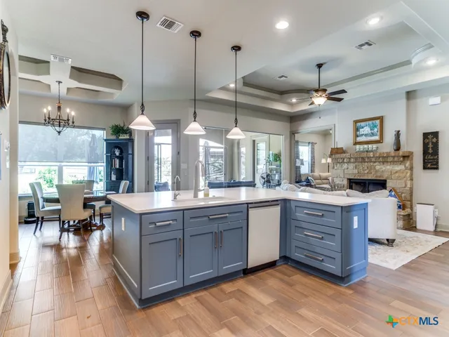 $989,500 | 121 Pond View Court, Spring Branch, TX 78070