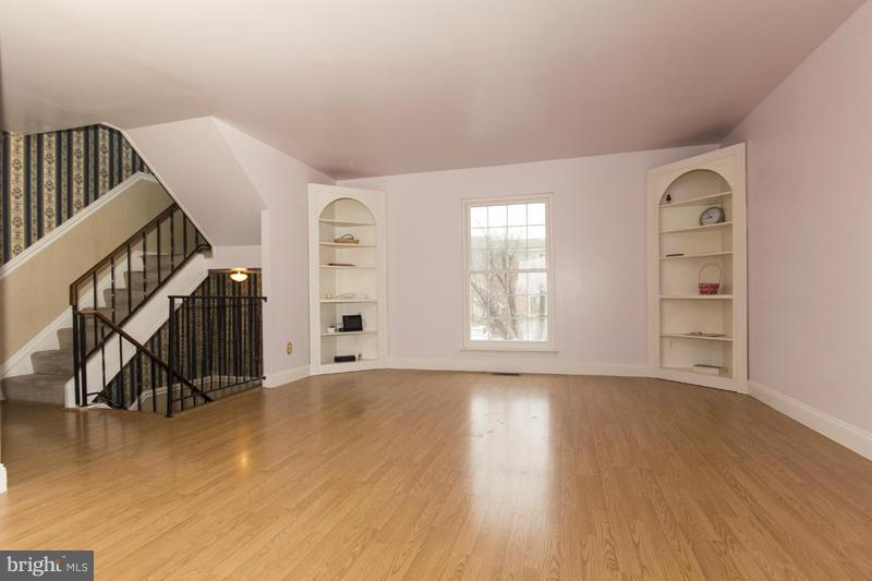 9443 Joppa Pond Road Baltimore, MD 21234 - Photo 3 of 23 Living Room