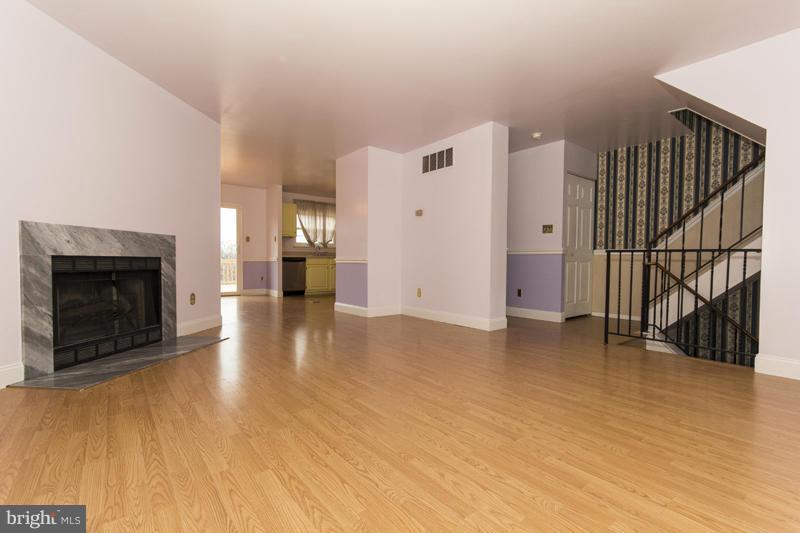 9443 Joppa Pond Road Baltimore, MD 21234 - Photo 4 of 23 Living Room