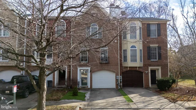 $2,500 | 58 Victoria Square, Frederick, MD 21702