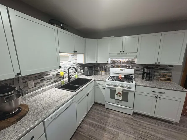 $184,900 | 810 Pettit Court, Machesney Park, IL 61115