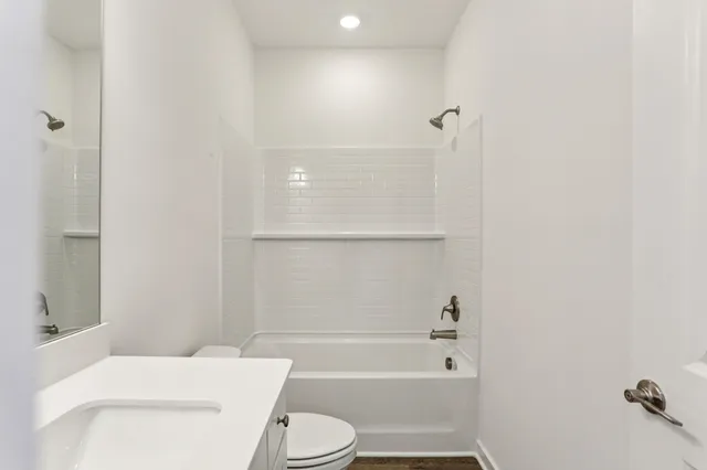 a view of an empty room with hallway