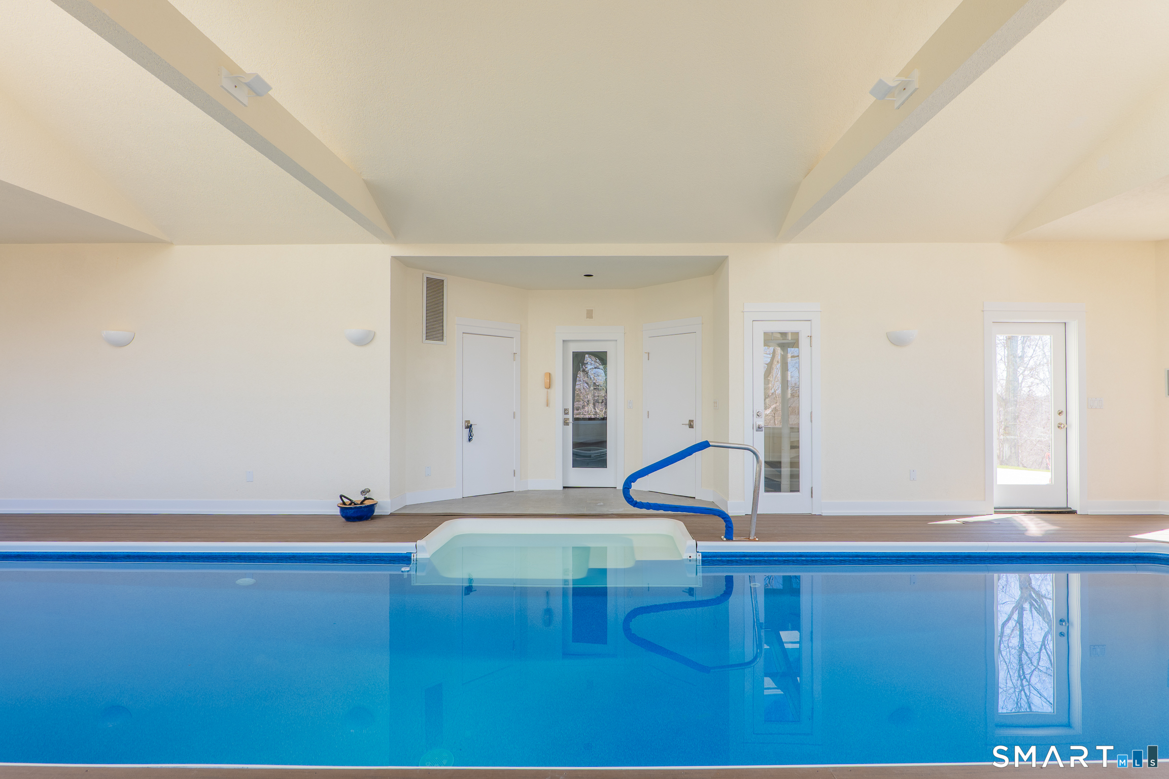 216 Kuhne Road Southbury, CT 06488 - Photo 31 of 40 a living room with furniture